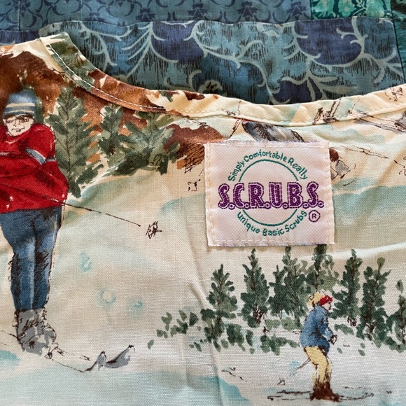 SCRUBS Top Size L Vintage Ski Theme - Picture 6 of 6